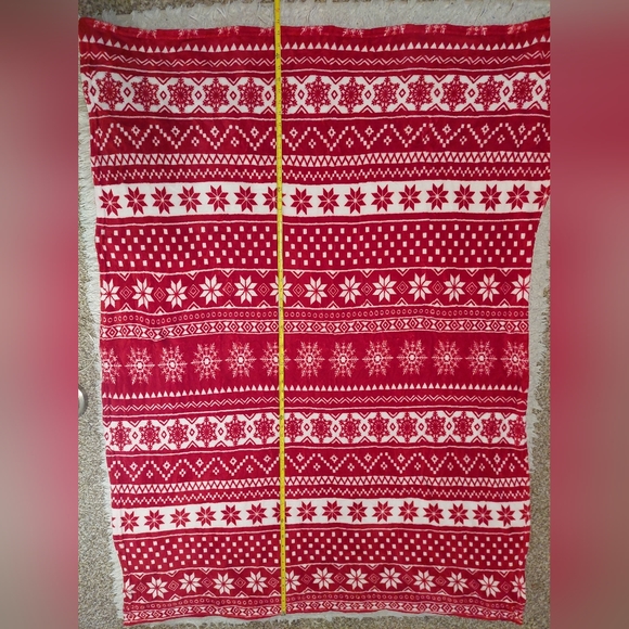 ❗️2 for $12 Throws: Polyester Christmas Snowflake Throw - Picture 4 of 5